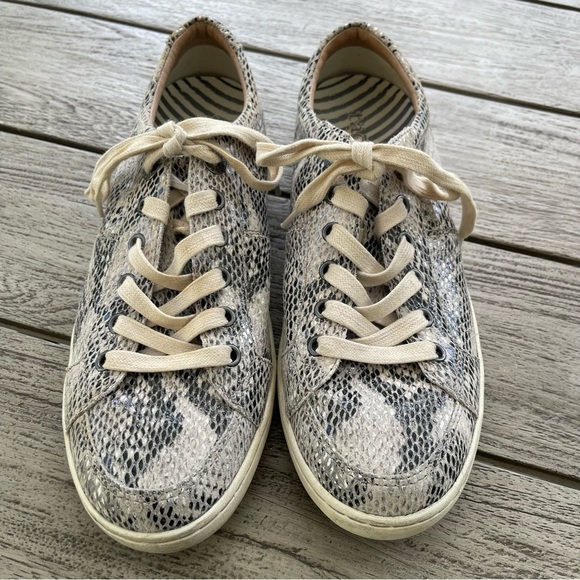 Taos Onwards Lace Up Snakeskin Pattern Leather Sneakers Women Size 9.5 - Picture 1 of 8